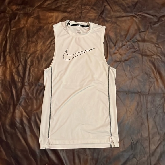 Nike sleeveless compression - Picture 1 of 4
